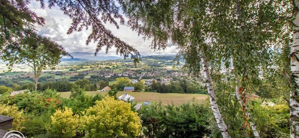 Surface habitable du gîte : 50 m², situé au premier étage de la maison. Idéal pour 2 personnes