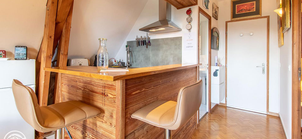 Surface habitable du gîte : 50 m², situé au premier étage de la maison. Idéal pour 2 personnes